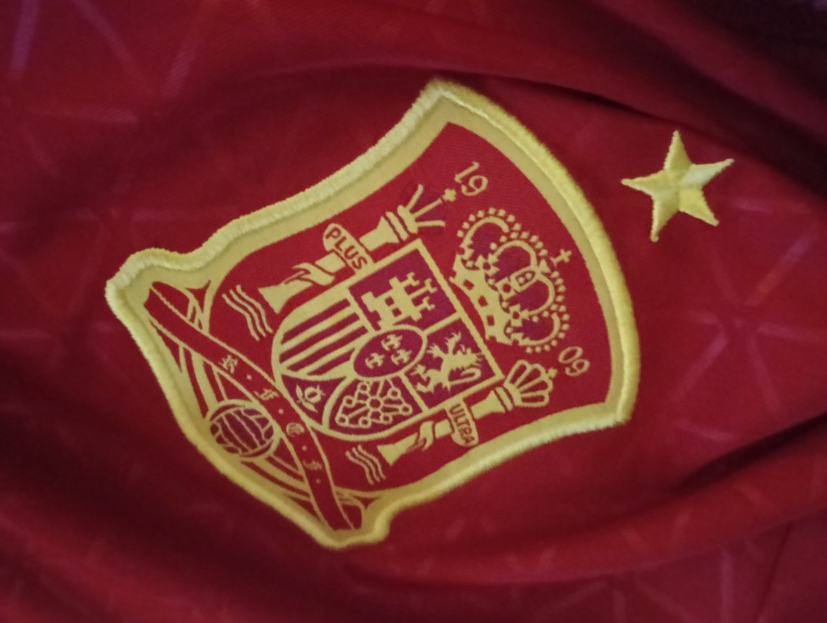 FERNANDORIVGAR's tweet photo. A ver qué hacemos ahora con esta camiseta. Somos bicampeones del mundooooooo https://t.co/6CzptrGXNN