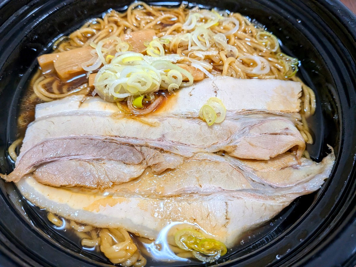 eita1227's tweet photo. 小伝馬町のHIMIT
menuデリバリー記事3個目。富山ブラックのスープが3種類ありコク旨マイルドブラック+ライス😋一番食べやすいマイルドスープでもとても美味しい。次回は別スープでよりスパイスと塩分を求めたい良店😁👍
#menu
#デリバリー
#小伝馬町
#HIMIT
#富山ブラック
#コク旨マイルドブラック https://t.co/YXtDUvR3uY