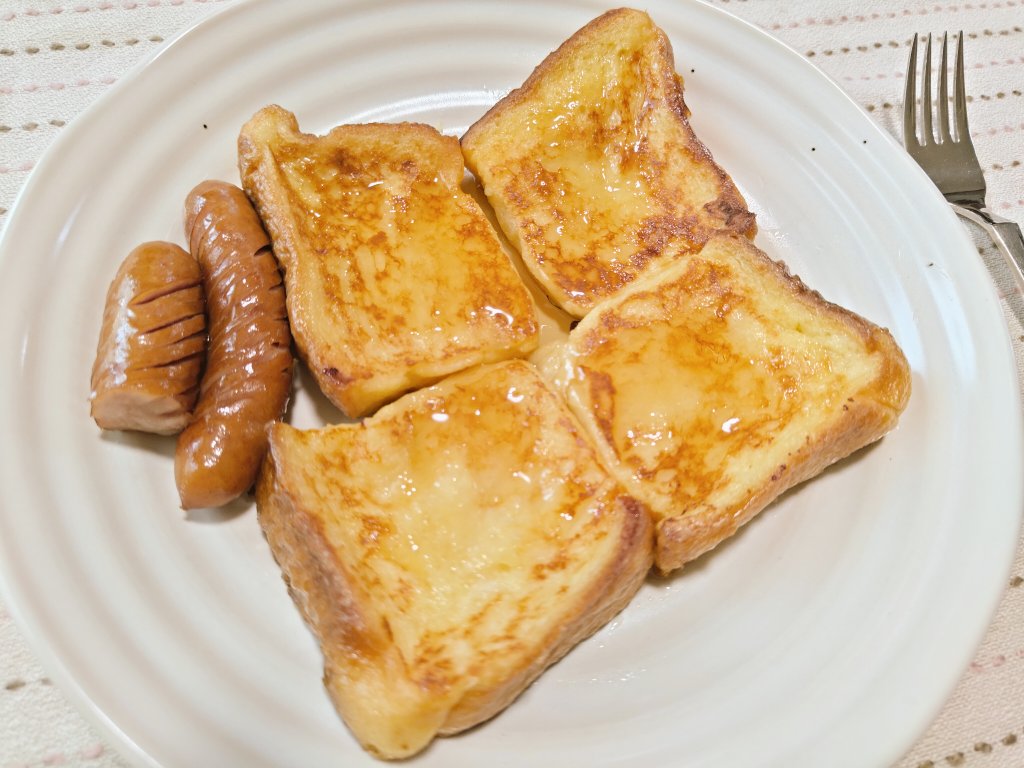 rouka's tweet photo. 本日の朝ご飯はこちらッ
紅茶フレーバーのはちみつを使いたいがために作ったフレンチトースト https://t.co/AyedUPAMOT