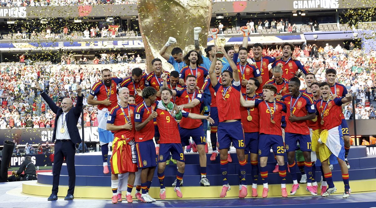 FotografiAS_AS's tweet photo. ¡España campeona del mundo! #FotogaleríAS https://t.co/Gs929crMUT a través de @diarioas https://t.co/9PgjkwVIjP