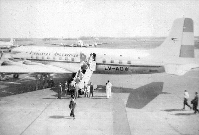 HiFlyRyan's tweet photo. #OTD In 1961: Aerolíneas Argentinas S.A. Flight 644 (LV-ADW), a McDonnell Douglas DC-6, crashed in a field just 12 KM (7.5 MI) West of Pardo, Buenos Aires, Argentina, killing 67 occupants onboard. https://t.co/0pIRuug5D6