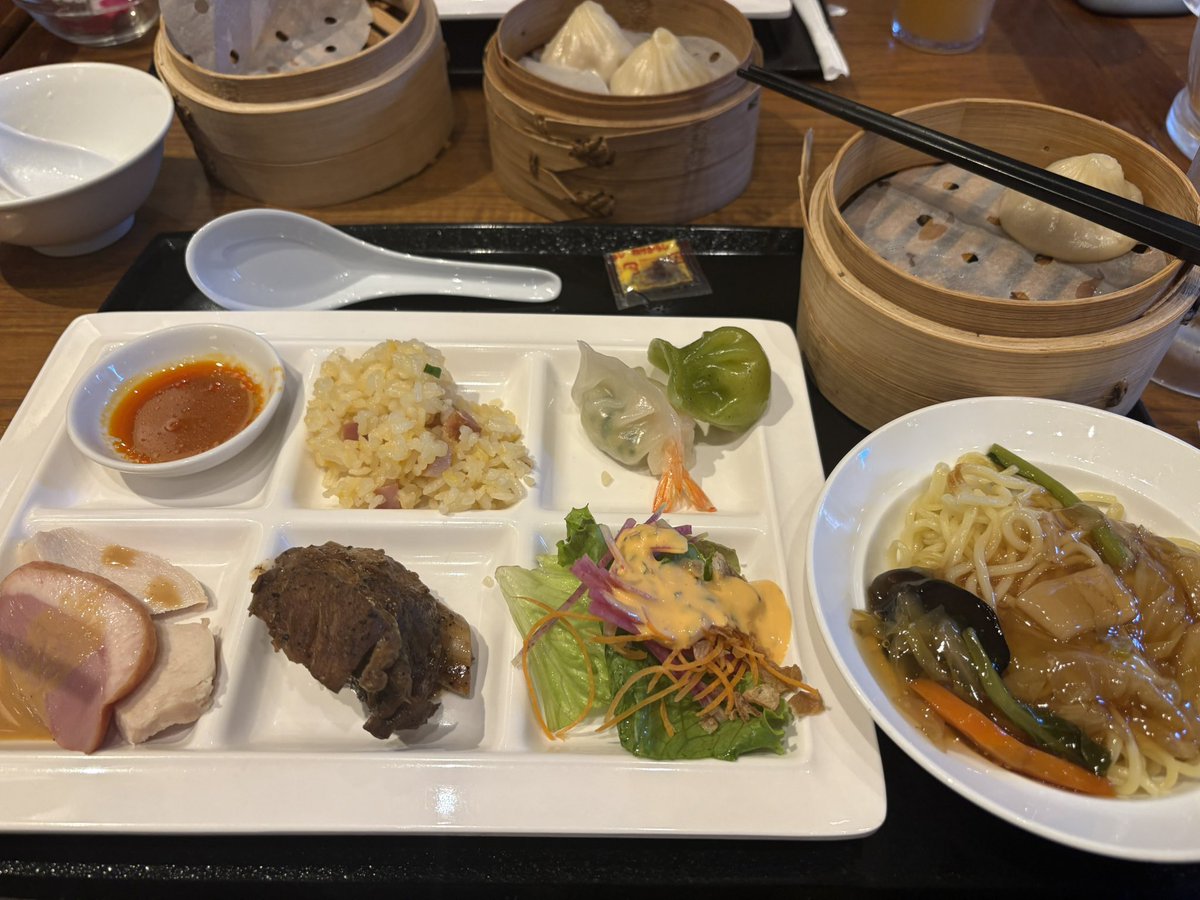 chiemiyukio's tweet photo. お泊まり🏨したことはあったけどレストランは初めて🍽️
新浦安のオリエンタルホテルで中華🐼な夏のお誕生会でした㊗️

良く食べて良く飲んで！！良く喋った＼(^o^)／

いつもありがとう＼(^o^)／

私は連休最終日🗓️
皆様も素敵な1日をお過ごしくださいませ🫶 https://t.co/VZRiwi5gzB