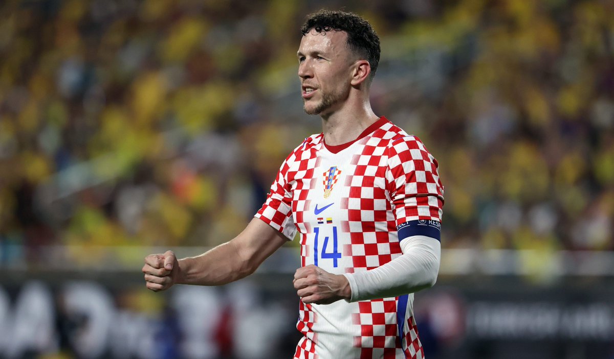 RiccardoDanna1's tweet photo. 👀 L'ultima alternativa a Spence in ordine di preferenza sarebbe il ritorno di #Perisic, che si è offerto all'#Inter a più riprese e ha ottenuto dal PSV la libertà di cambiare squadra con un anno di anticipo rispetto alla scadenza attuale del contratto. ⚫️🔵
@Gazzetta_it https://t.co/dwERlAos9J