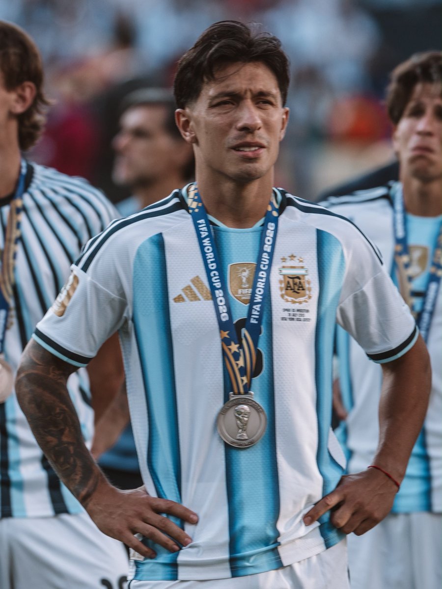 ssclnta's tweet photo. Muy poca gente logra calar profundo en otros y ese es el caso de Lisandro para mí. No solo es un jugador del carajo es una persona increíble. Tuvo un mundial de la puta madre y eso no lo va a borrar nadie. Lo menospreciaban ajenos y propios, les cerró el orto a todos.Te amo Licha https://t.co/WHlGsWtMZ4