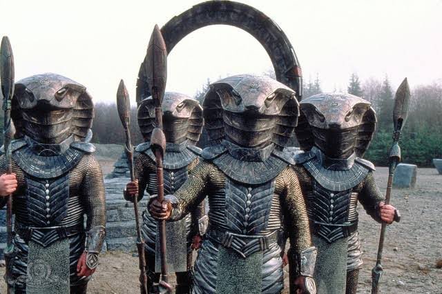 venturepictures's tweet photo. Peak Jaffa design. Always loved to imagine how these designs could evolve. #Stargate https://t.co/35DUbRUJNc