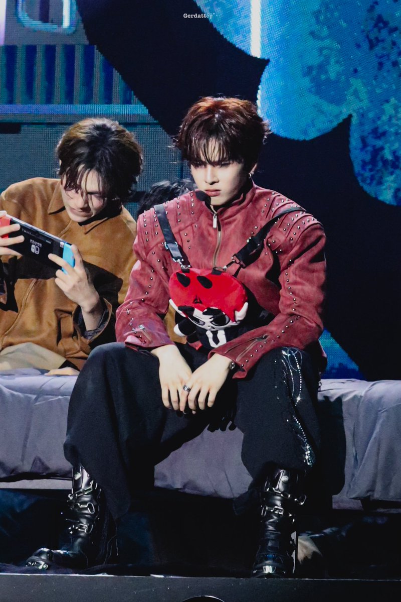 gerdatt29's tweet photo. 26.07.19 ดูทรงแล้วงอนพี่เพิร์ธไปแล้ว 100 ปี น่ารักกกกกกกกกกก🤏🏻✨

#PerthSantaConcertD2
#santapp https://t.co/o42im7xQRT