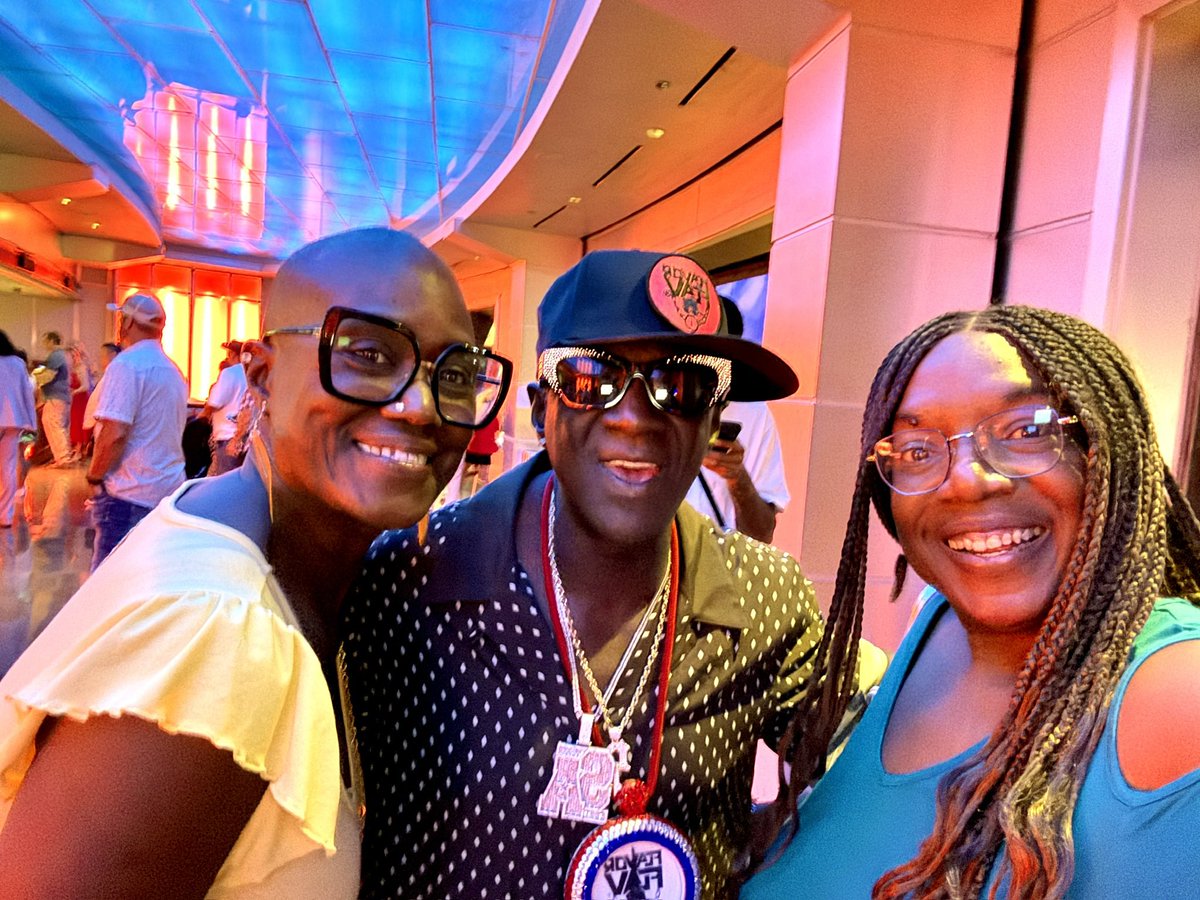 aliciainedmonds's tweet photo. Thank you @FlavorFlav for setting the bar for how women athletes should be celebrated, and to the fans, partners, and volunteers who showed up en masse. #sheweekend https://t.co/oloelE5yGq