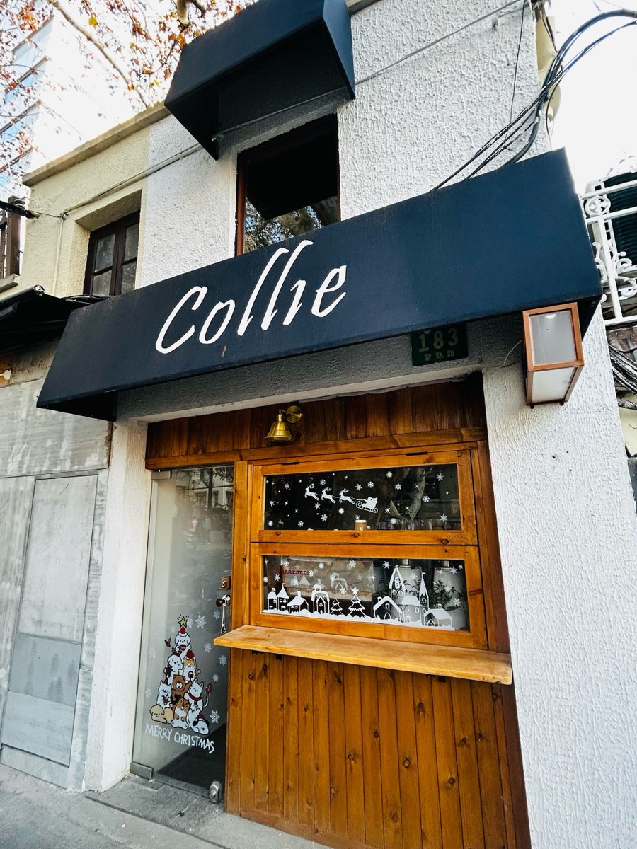 pppengc8's tweet photo. Just wandered around the neighborhood and caught this sudden flash of golden sunlight hitting the old storefront, making the ordinary street look so warm and nice. https://t.co/AwajZZD8wT