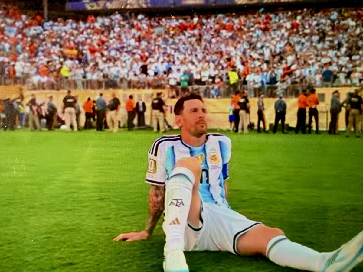 jefjefys's tweet photo. thank you messi🇦🇷
やっぱメッシ！！！ https://t.co/z7ef1hZjSm
