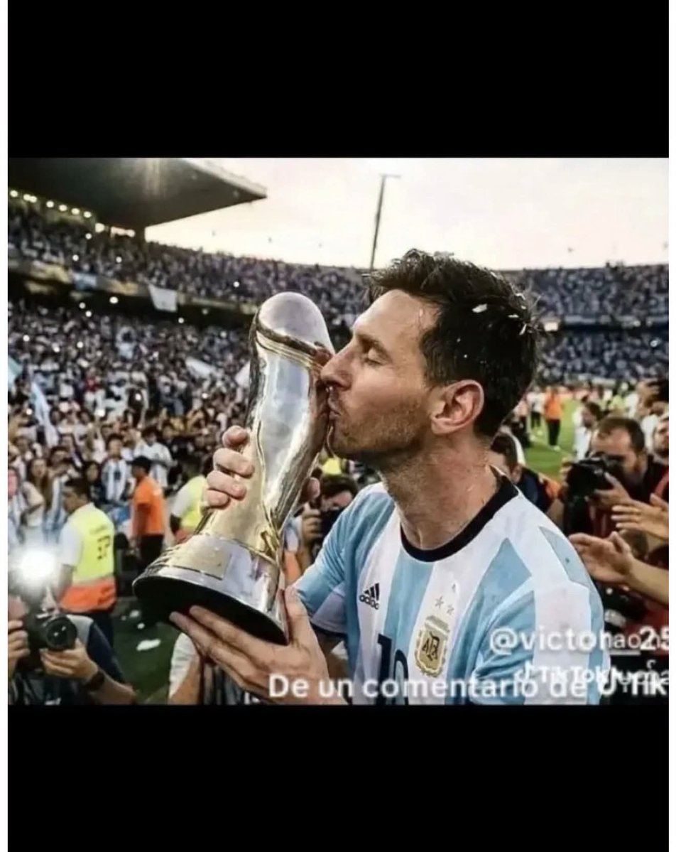 omardesignweb's tweet photo. @lautarodeIcampo Adivina donde está sentado! Jajajaja toma tu propina mesero!!! https://t.co/ZRcPmogahP