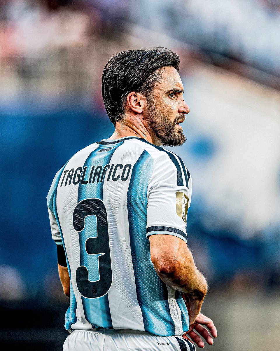 hifede11's tweet photo. Años defendiendolo de toda la gente que lo infravaloró. Que acuña era mejor, que no tenía que ser titular y el SIEMPRE dando el nivel que se requería, pero como no tiene marketing ni mete goles no hablan de él. Hoy fue el mejor junto al dibu, GRACIAS POR TANTO @nico_taglia https://t.co/bZPc7JQYMU