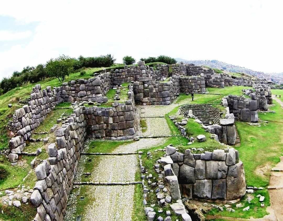 EDICIONESREGION's tweet photo. Los tres niveles de muros de Sacsayhuamán...

Cusco Viajeros Travel https://t.co/GWZ7W80qgD