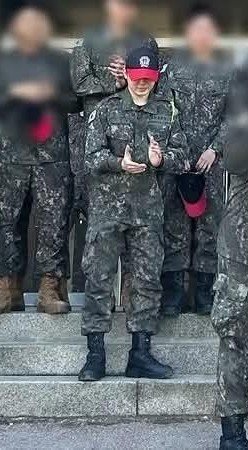 anodetomind's tweet photo. EH??!? GOOD MORNING ADUH SENIN KU SENYUM TERUS DEH DAPET ASUPAN DARI LELAKI BUSAN SERAGAM TENTARA GINI 🥰🥰🥰 https://t.co/zNxKWeEHXE