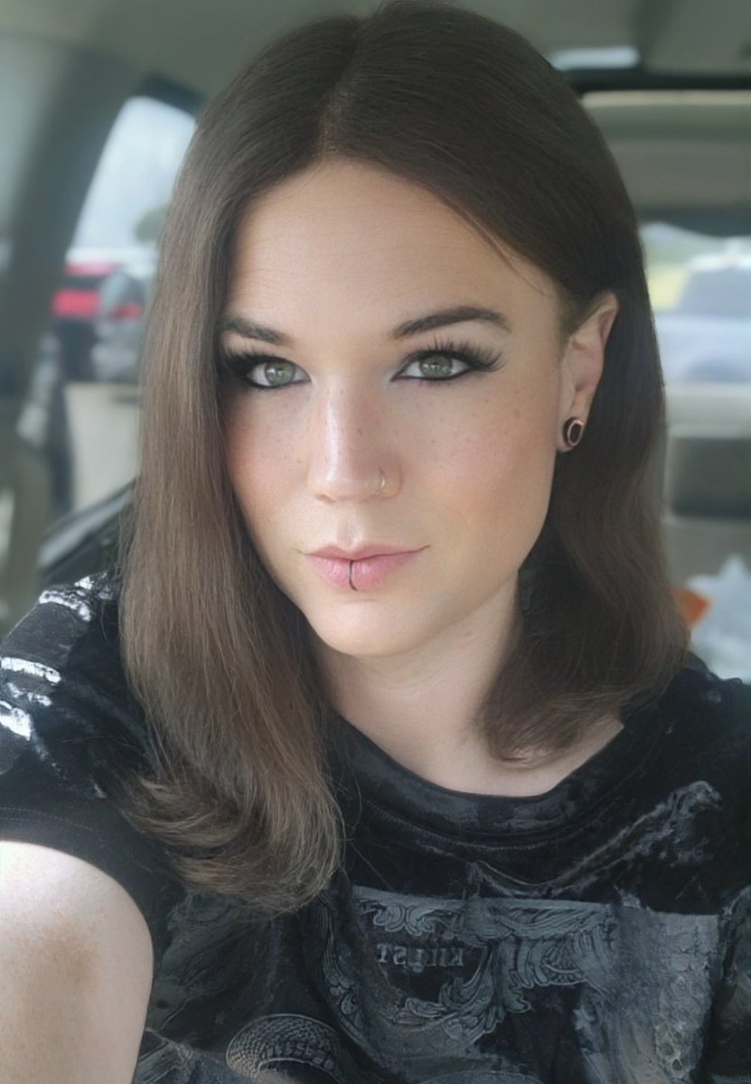 VaalLotus's tweet photo. Would you date me? 
#mtf #selfie #transgirl #sexy https://t.co/2QyorqnFqI
