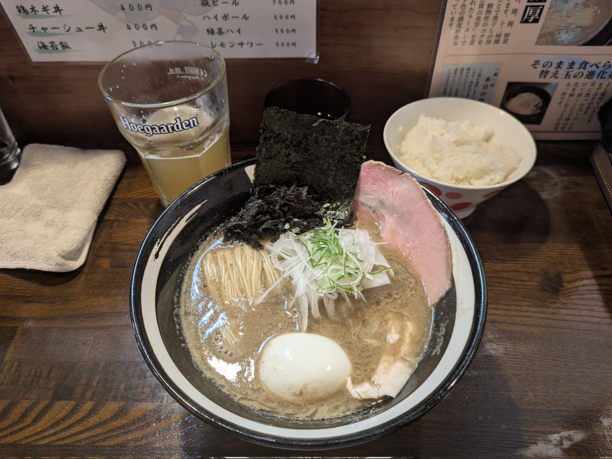 uchi7011's tweet photo. @kiraku2022 

麺屋 喜楽明人@ときわ台さん。
久しぶりです。いつも濃厚とライスに生ビール。美味しかったです。特製だから余計に。ご馳走さまです。 https://t.co/ij5ZYQVevV