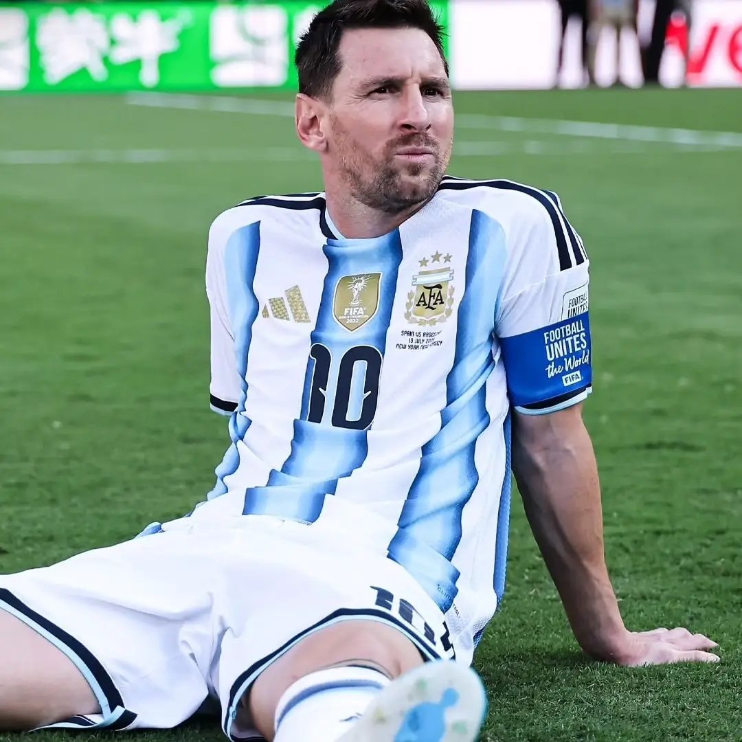 KigaliUpNews's tweet photo. Lionel Messi breaks down in tears after #Argentina's heartbreaking 1–0 defeat to #Spain in the 2026 FIFA World Cup final💔🇦🇷 

#WorldCup2026 #Messi #Argentina https://t.co/3Kj6xIbzeU