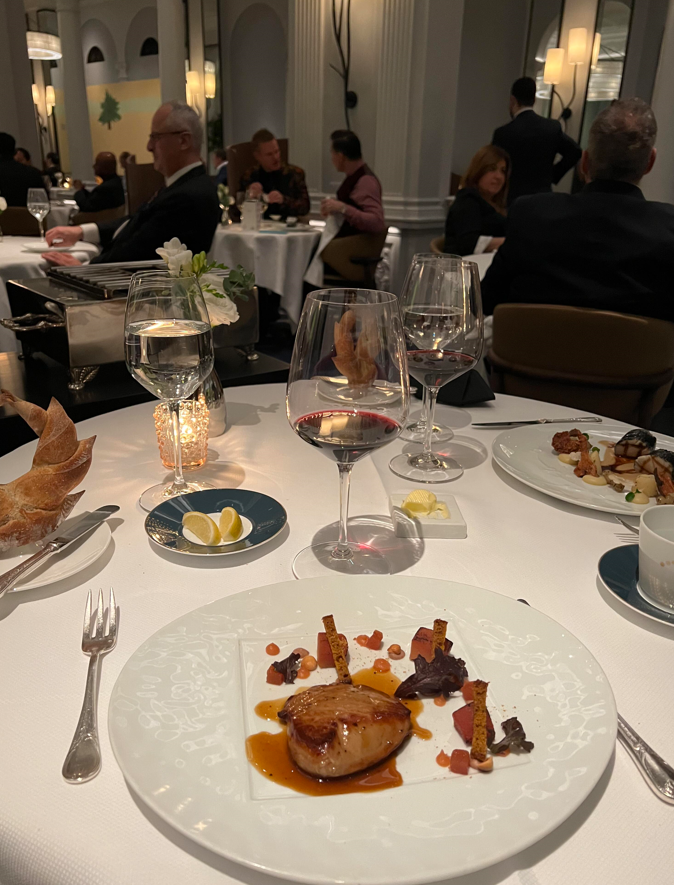 __Kedia's tweet photo. Tonight I enjoyed an exquisite dinner filled with a sense of occasion perfectly paired with wine ✨ Savoring the meal slowly in such a serene atmosphere felt truly healing🥂

#Dinner #RefinedLiving #FoodDiary #SenseOfOccasion https://t.co/zyBa9H4wFM