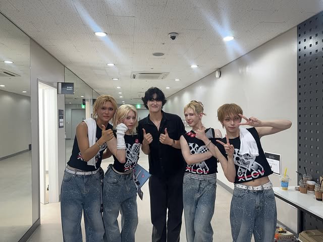 XLOV_MEXICO's tweet photo. Además de fotografías junto a XLOV después del concierto. https://t.co/DZntzo4bhc