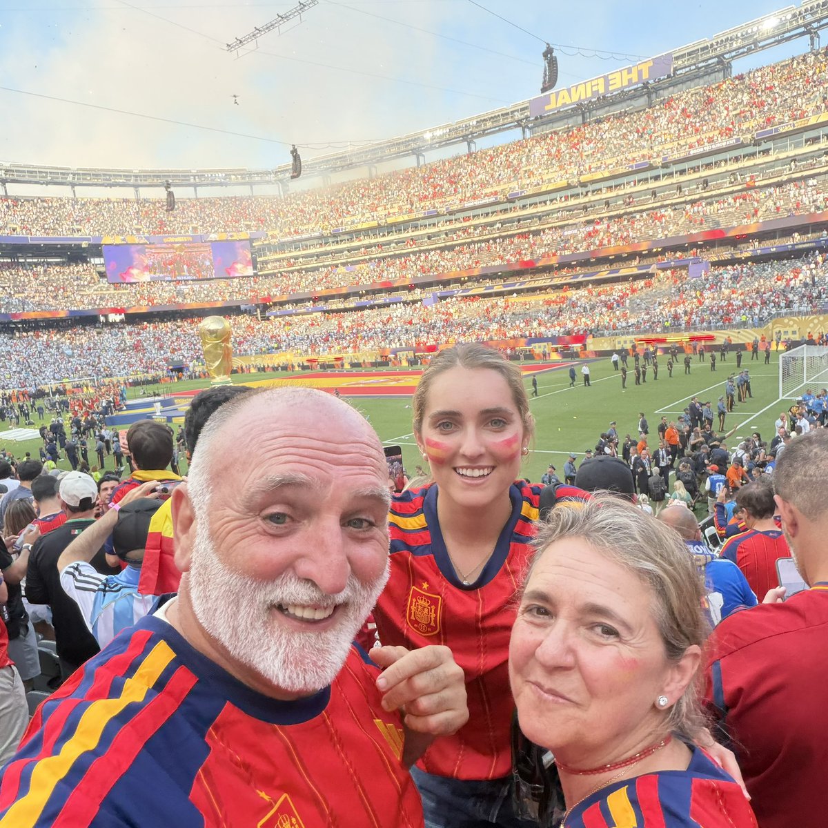 chefjoseandres's tweet photo. In 2010 my daughter Ines was upset because I didn’t bring her to South Africa in 2010…I told her that  we will arrive to another final @FIFAWorldCup and I will take you and we will win! Today We did it and I kept my word…@SEFutbol and thank you @Airbnb for helping make the dream possible…