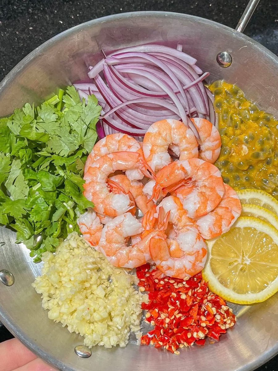 nadaeladela's tweet photo. Kemaren ke rumah sodara nyobain makan ini, langsung kaget karena seenak itu!! 🤤
Udang saus markisa lemon
Rasanya asam pedas segar, bikin nafsu makan naik, dan super ngilangin eneg.
Yang suka udang wajib banget coba! 🦐✨ https://t.co/0n40m7DZYU
