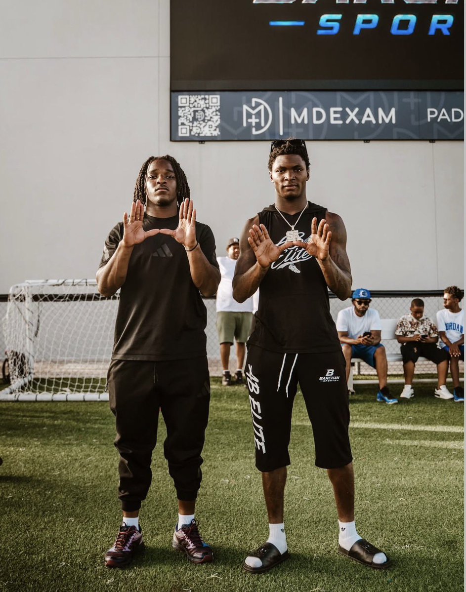 KamdynBurton_'s tweet photo. The present 🤝 The future.

Malachi Toney and 5⭐️ WR Nick Lennear throwing up The U. #GoCanes https://t.co/BHEAIwhrPE