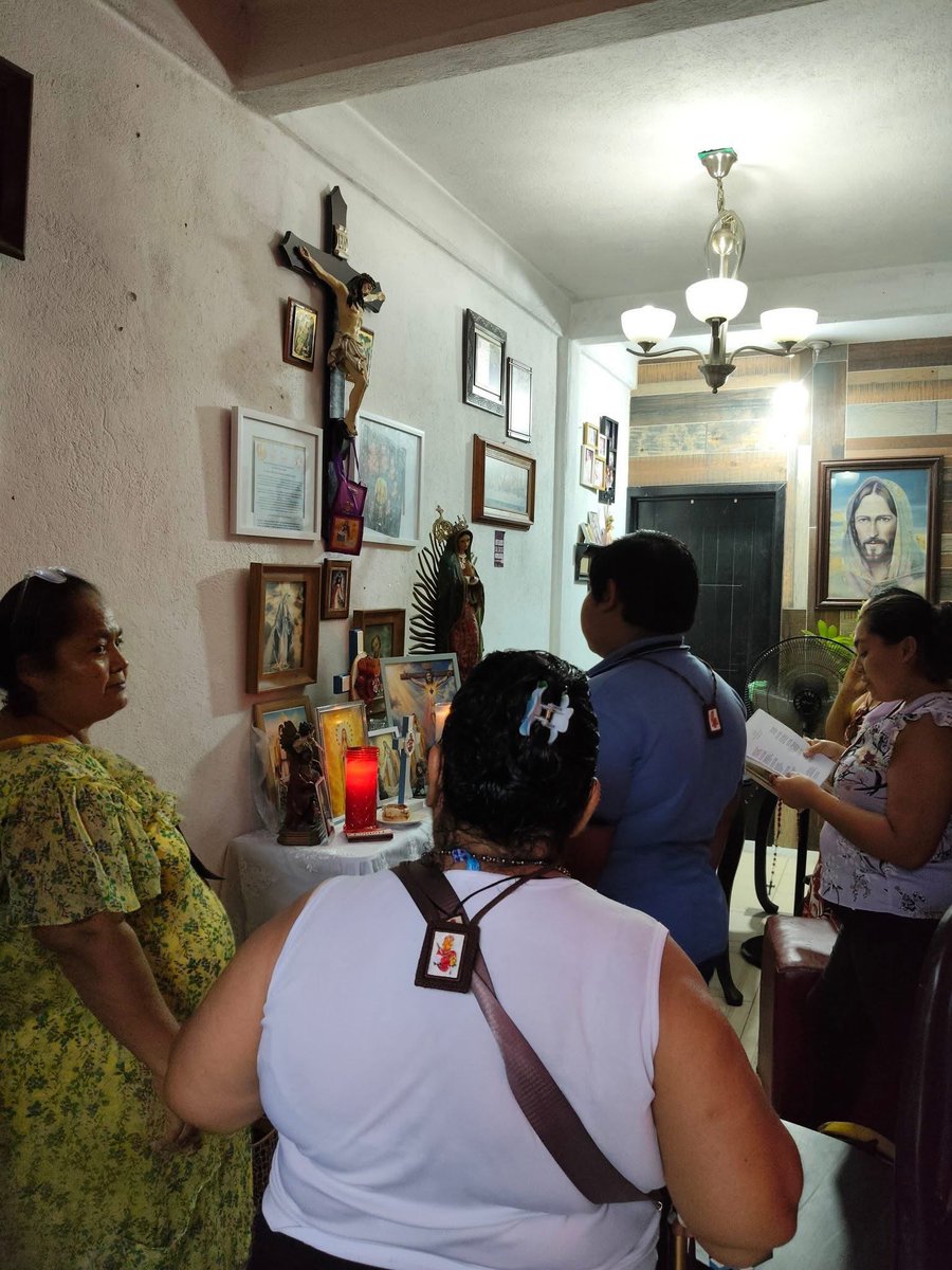 ASCUJM's tweet photo. El Apostolado de los Sagrados Corazones Unidos de Jesús y de María celebrando el 13 Aniversario de las Apariciones de los Sagrados Corazones Unidos y del Apostolado https://t.co/g5RIylgRzu
