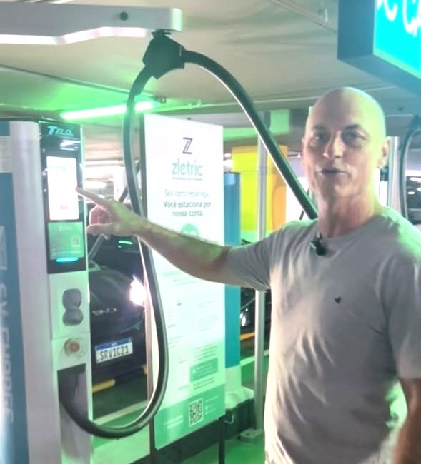 arnaldo1949's tweet photo. Vai viajar de carro elétrico? Cinco dicas básicas de quem fez a maior viagem da América do Sul. Verificar a autonomia da bateria e planejar a rota estão entre as principais orientações para evitar imprevistos
LEIA NO BLOG DO ARNALDO MOREIRA
https://t.co/nwcTcBxw8W https://t.co/UHvKzN0gmM