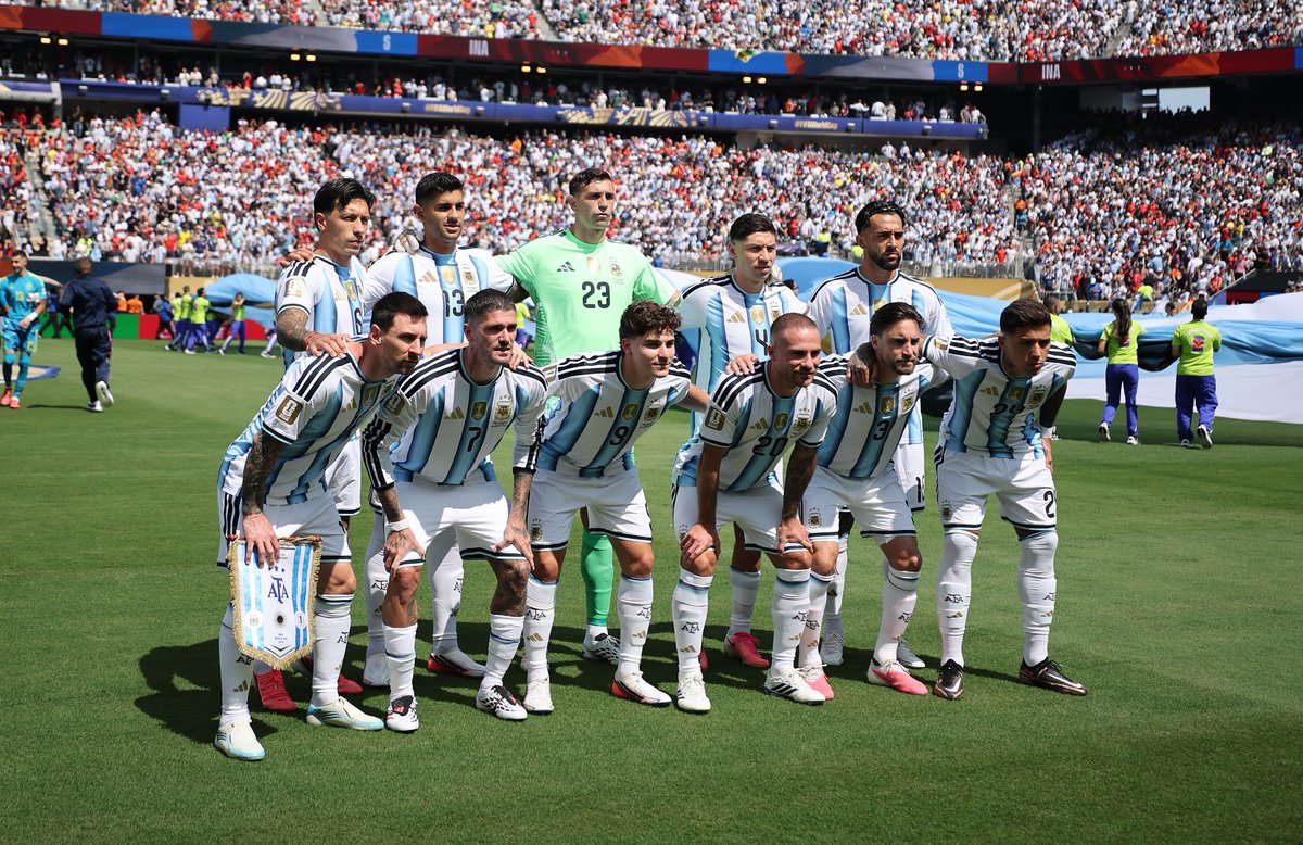 caallboys's tweet photo. 🇦🇷 ¡Gracias, Selección! 🇦🇷

Orgullo total por representarnos y dejarlo todo por estos colores. 💙🤍

¡Vamos Argentina! 🇦🇷 https://t.co/L3EBz3DBXu