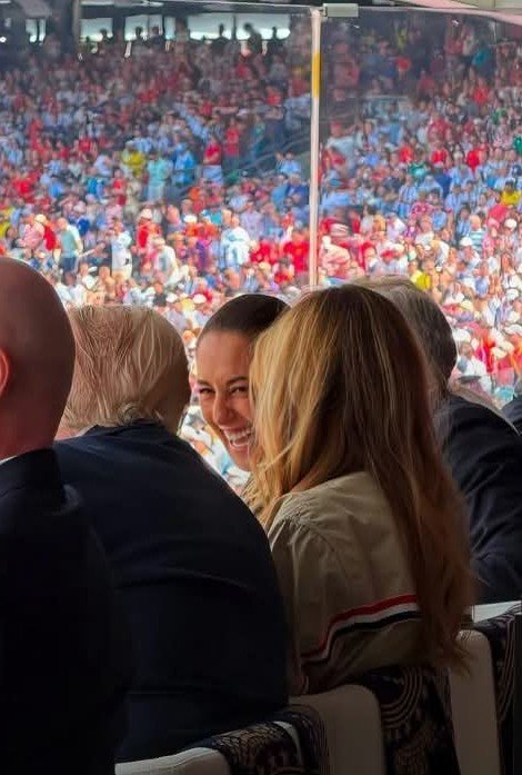 Alberto07087831's tweet photo. Hay mucho perro ladrando jajaja 🤣🤣🤣 pero no veo a la oposición en un universo alternativo haciendo lo que la presidenta hace https://t.co/Z4SUMNwA7T