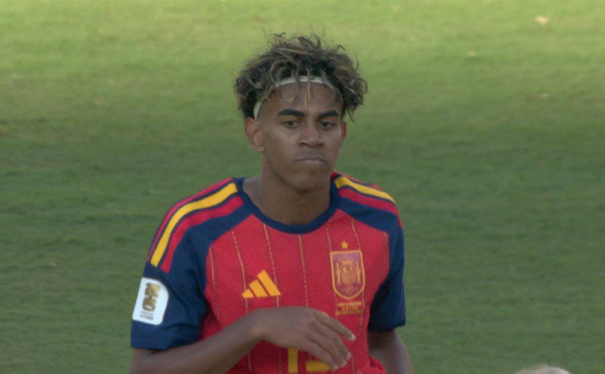 roundyclock's tweet photo. 🚨 𝗢𝗙𝗙𝗜𝗖𝗜𝗔𝗟: Lamine Yamal has now won the World Cup at the age of 19 and the EURO'S at the age of 16.

@Fifa_World_Cup_2026_coverage https://t.co/cFQU4Sf3Pk