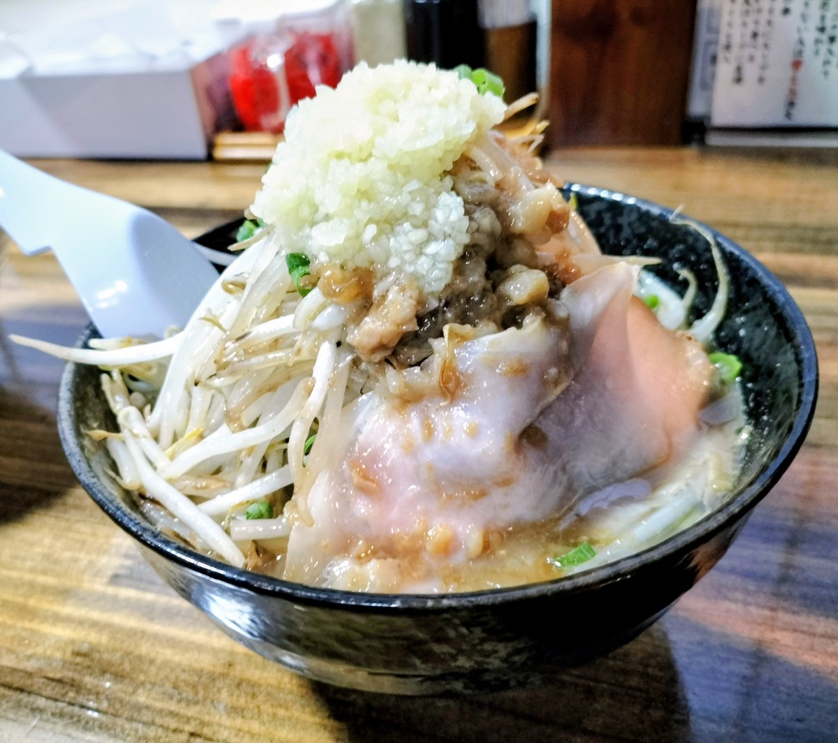 II1455527810746's tweet photo. 本宮 ＃大衆食堂マルフク さん

マル次郎らーめん
生姜焼き丼 並

車にama-otoが響く中 訪問
Sha la la と eternal snow のように
ニンニク積もるコチラ初食

バラ色チャーシューも美味しく
空腹に胃を壊したいくらい
Over&amp;Overに食べて
僕が胃腸を救う

＃SkoopOnSomebody https://t.co/DgYrlgBx5y