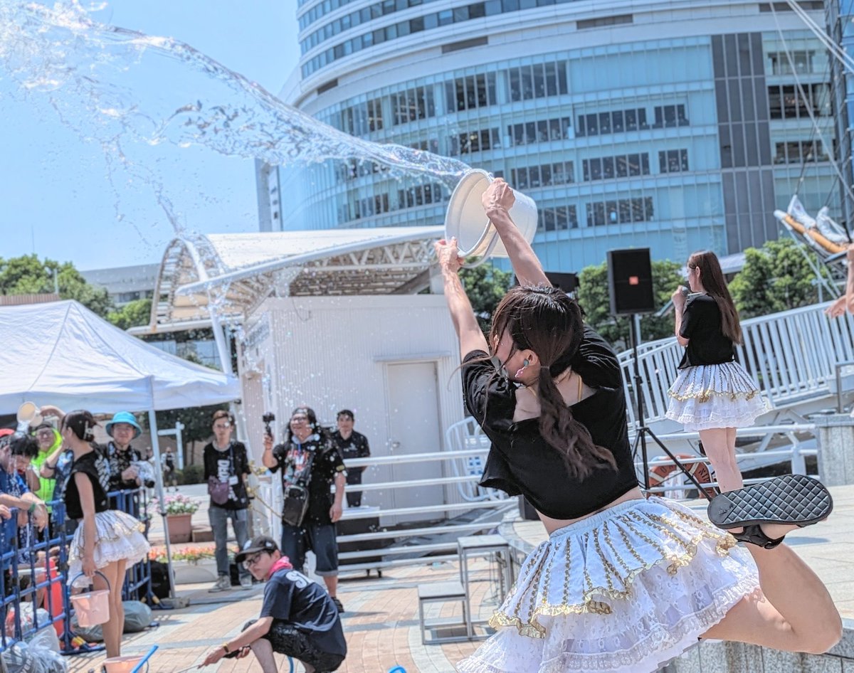 emmaemma0722's tweet photo. 7/26の放水ライブのタイテが出ました〜🚿

横浜日本丸メモリアルパークでやります🖤

ヴィーナスとしては約3年ぶり？！
にここに立たせていただきます🥹🤭

出番🎤🎶13:35〜
物販🩷🪽14:10〜　

お写真も動画も撮れるのでたくさん撮りに来てくれたら嬉しいな...🫠🖤

お待ちしております🖤 https://t.co/PD9cUrTOUX