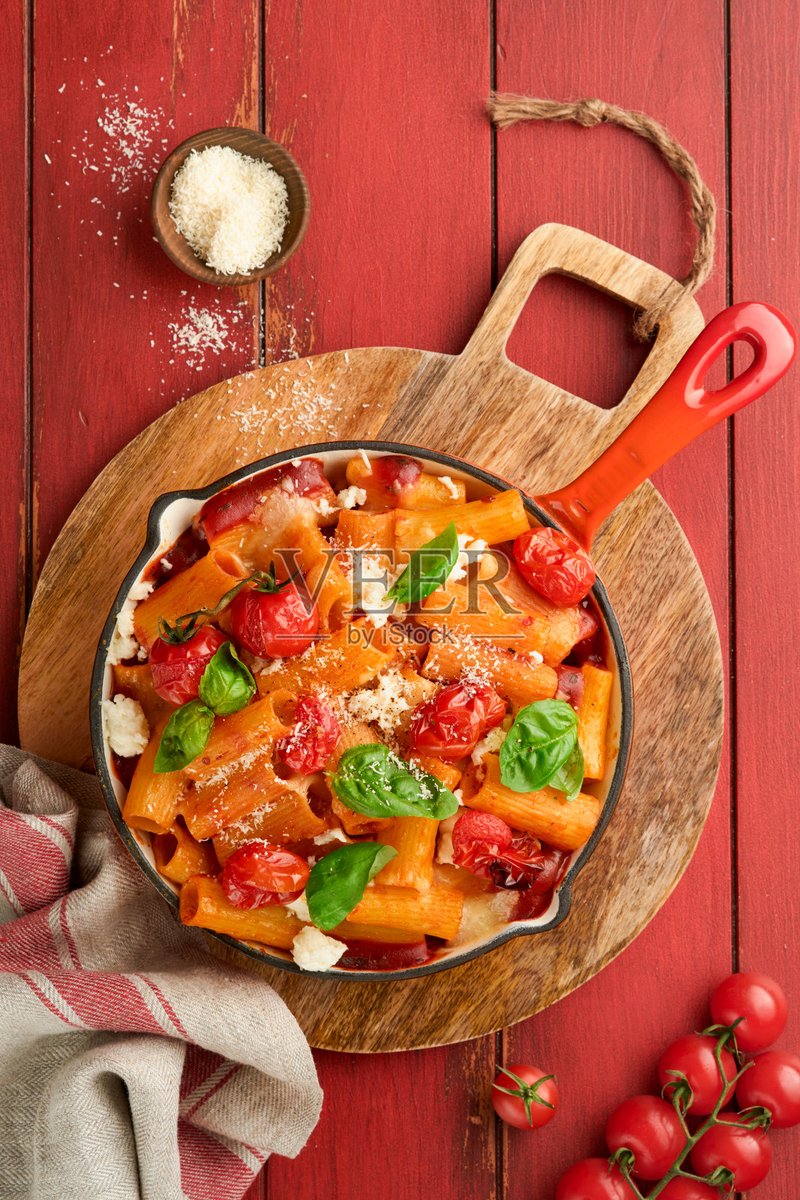 Feohi0sKS3AddH0's tweet photo. Stock up on fresh basil, cherry tomatoes u0026 mozzarella for tonight’s caprese salad—simple, tasty, and ready in 10 mins! https://t.co/4rPM6zRA5b