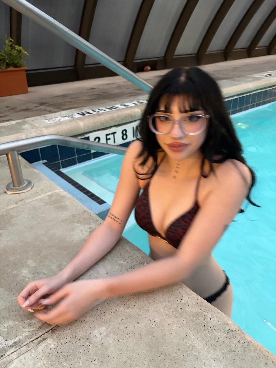 daisyisoffline's tweet photo. Let’s get wet together 💦 https://t.co/ghnsSs0o5F
