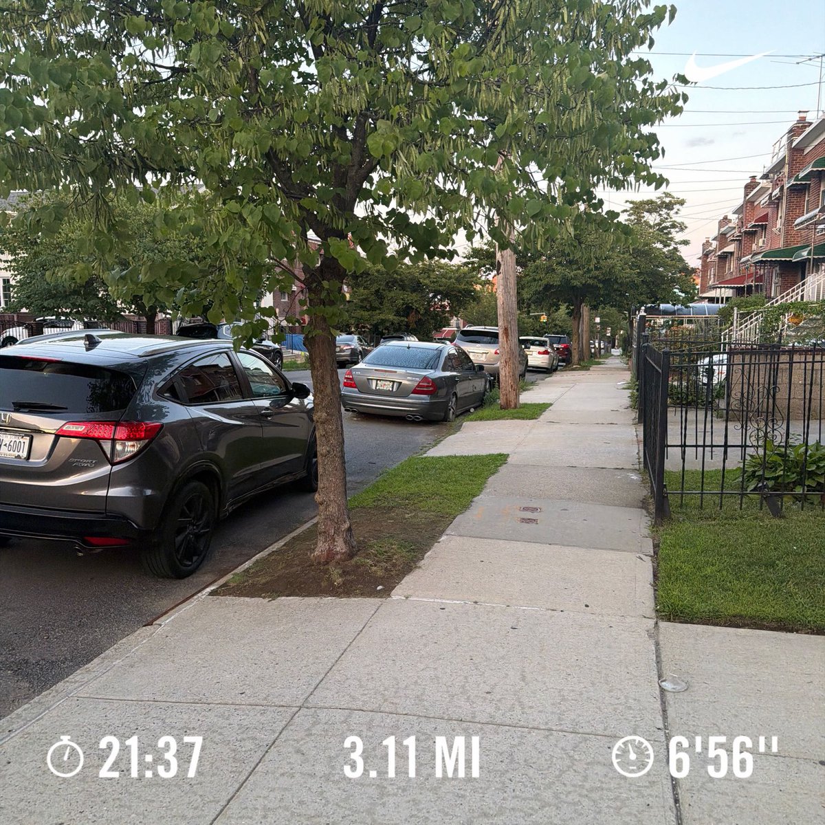 iBE_K's tweet photo. Not the quickest pace on the pavement, but getting it in is a win. #Nike #Run #NYC https://t.co/nErmSpCqsL