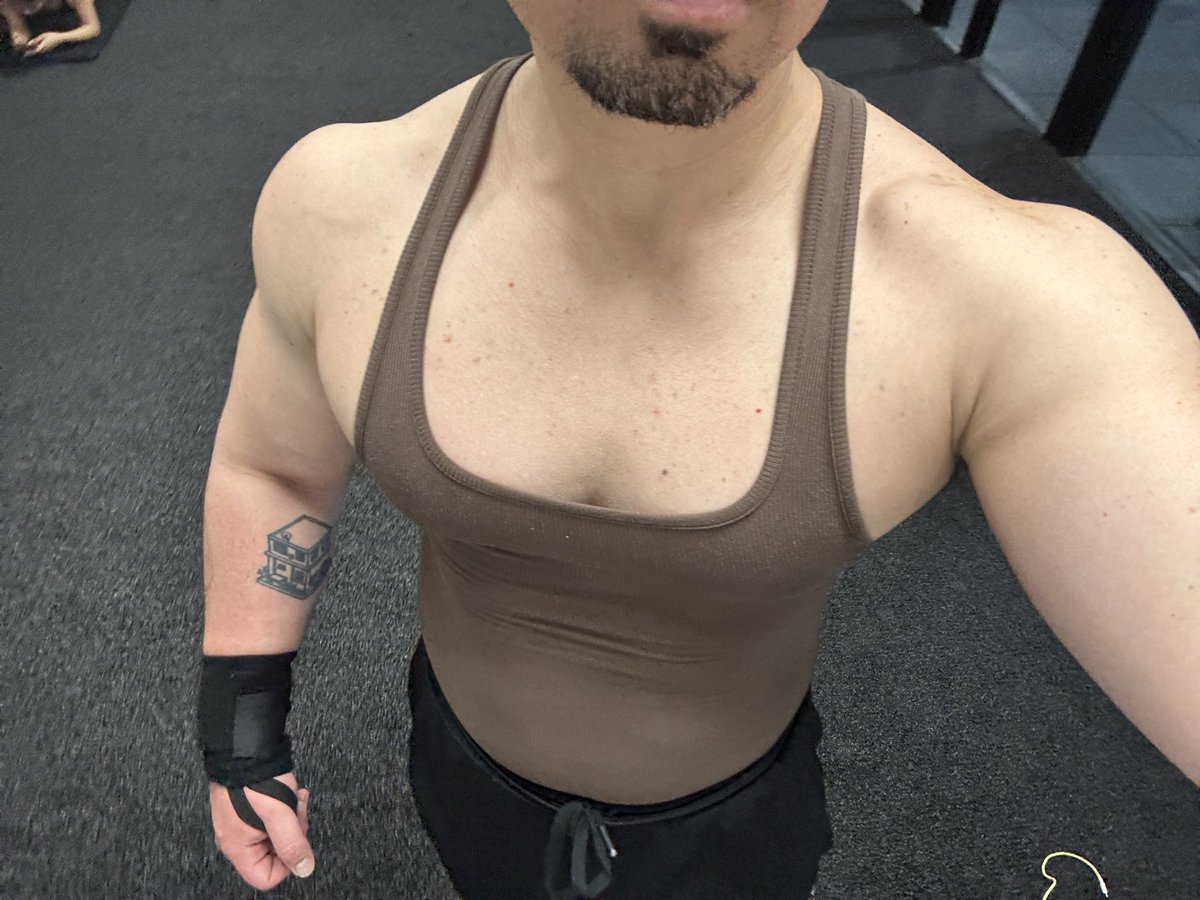 chestgoescrazy's tweet photo. #pecs #chest #gay #gym #chestpump https://t.co/RZA4bNMNAr
