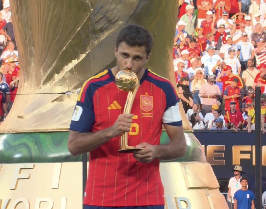 SrinathRoychow1's tweet photo. Every generation gets its midfield masterpiece.
Zidane (2006). Xavi-Iniesta-Busquets (2010). Kroos-Ozil &amp; Co. (2014). Kanté-Pogba (2018).
Now it's Rodri's turn. What a World Cup. 🏆🇪🇸🔥

#ESPARG https://t.co/u35pA7SK6a