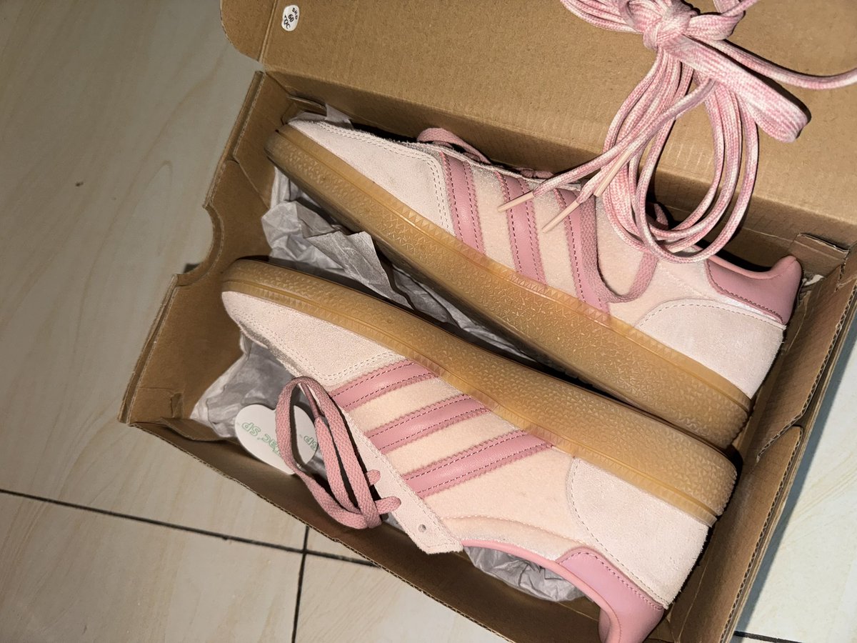 XRisya69669's tweet photo. @unicefess di jual adidas ori spezial uk 39, baru 2 kali pake 800 nego https://t.co/lukvQLQKuF