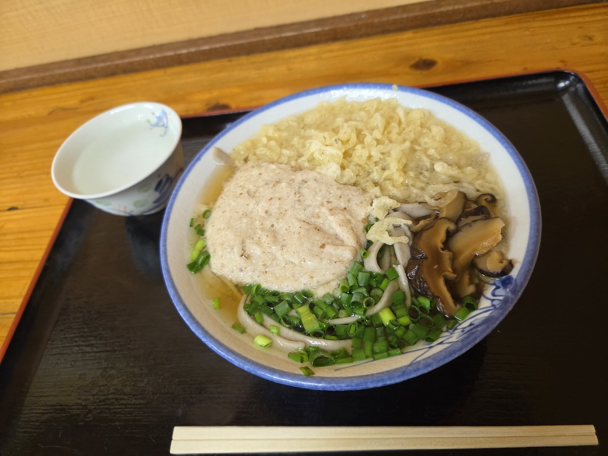 pencilv7's tweet photo. 鹿児島の立喰いそば「あずまの」
今まで食べた山かけそばの中でいちばん美味しかったかも https://t.co/Wcc8ZRJVap