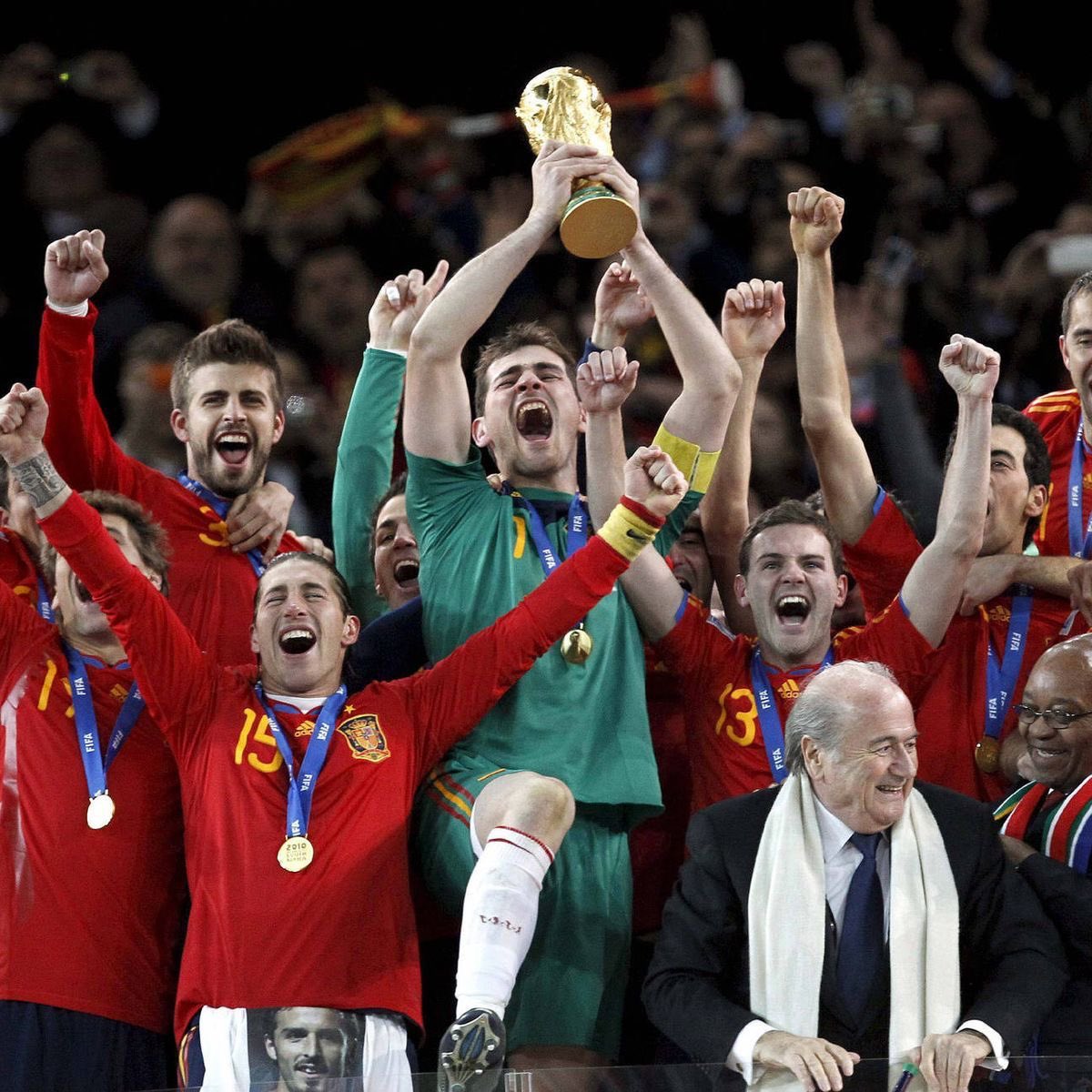 utdfocusid's tweet photo. It seems like EURO 2028 akan jadi milik Spanyol juga.

Karena kalau sejarah kembali terulang…

2008 — Juara EURO ✅
2010 — Juara Piala Dunia ✅
2012 — Juara EURO ✅

Dan sekarang, generasi baru mereka mulai menunjukkan gelagat yang sama:

2024 — Juara EURO ✅
2026 — Juara Piala Dunia ✅
2028 — Juara EURO? 🔜⏳

We’ve seen this movie before.

Dan kalau Spanyol benar-benar menjuarai EURO 2028, mereka resmi mengulang salah satu periode paling dominan dalam sejarah sepak bola.

A new generation ready to dominate the world.

#FeelEveryGoal | @toshibatv_id