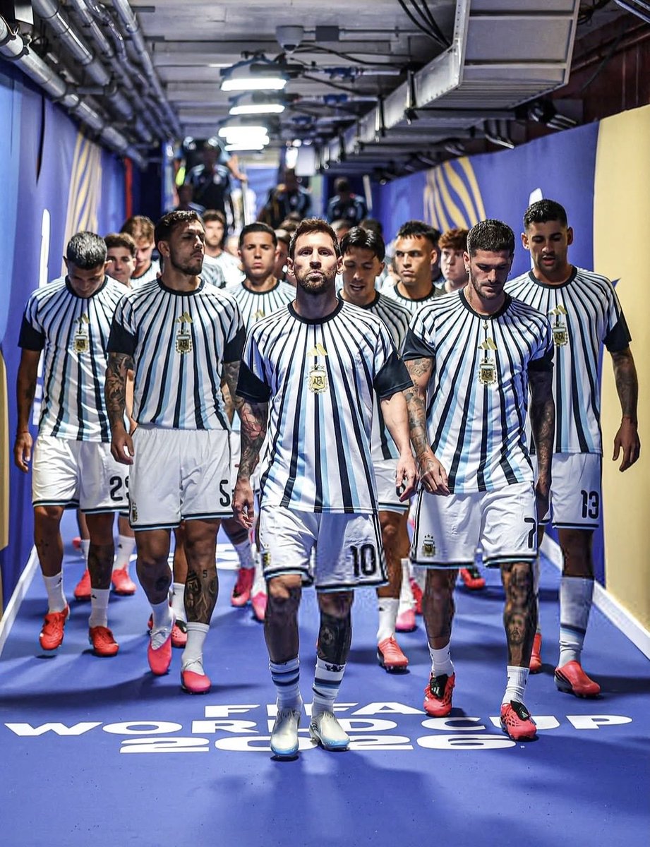 jpoblete59's tweet photo. Eternamente GRACIAS 🇦🇷🇦🇷🇦🇷 
Y ANUESTRO CAPITAN LEONEL MESSI !! SOS GRANDE Y VAS A SER SIEMPRE EL MAS GRANDE DE TODO TE AMAMOS 🇦🇷❤️ GRACIAS GRACIAS #SelecciónArgentina https://t.co/HeUExY49CC