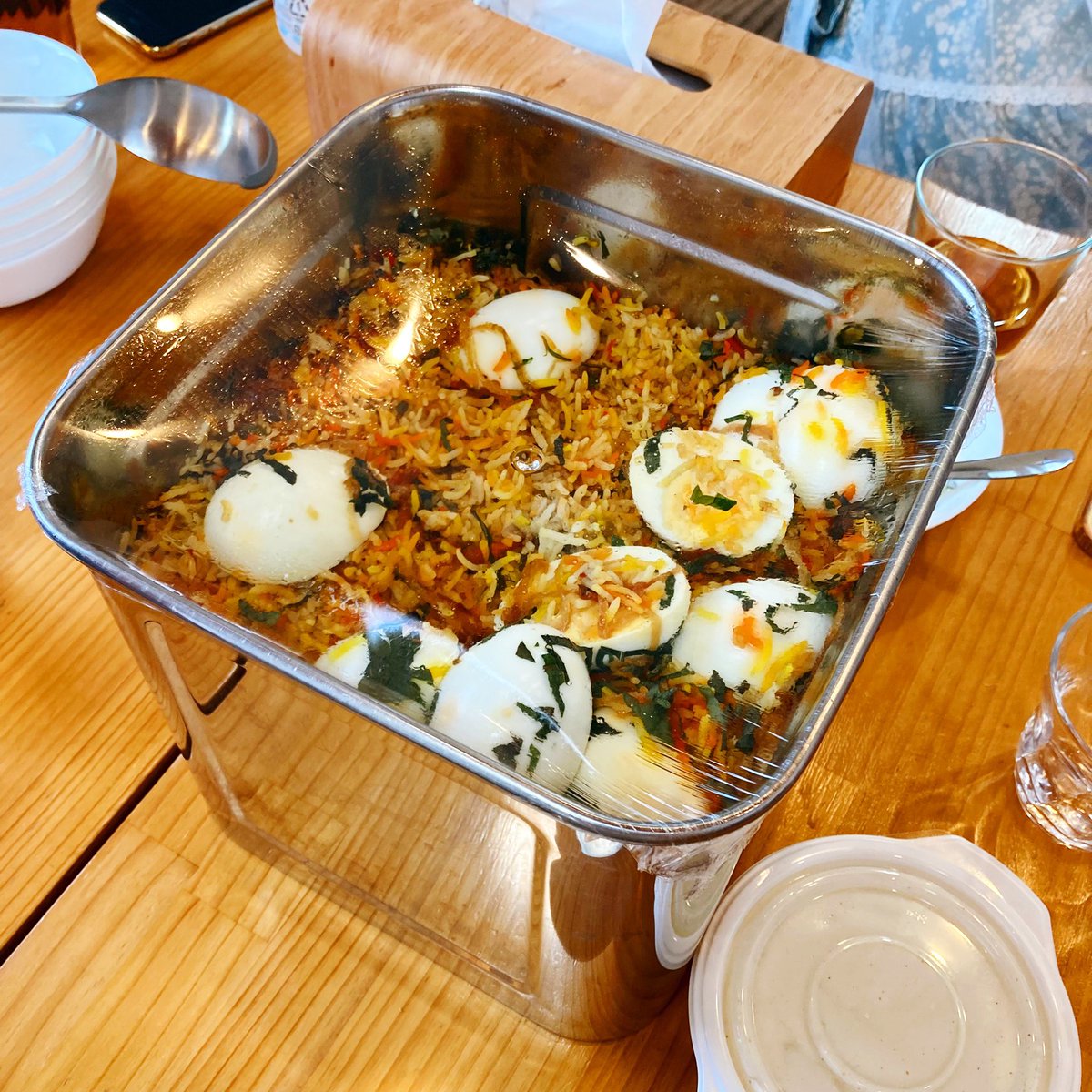 sunnydaypm's tweet photo. オタク集まって憧れの一斗缶ビリヤニ食べた🐶 https://t.co/zEUroANLLI
