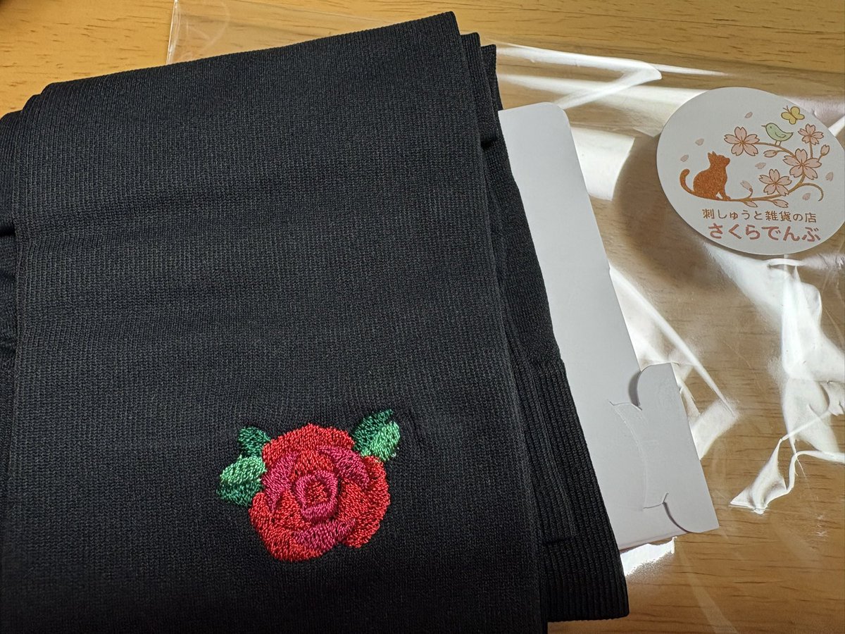 beast_hina_popo's tweet photo. 刺しゅうと雑貨の店さくらでんぶ(@sakuradenbu_emb )様にお願いしてたアームカバー届いた😆
頂いてた写真より可愛い♡
刺繍部分の肌触りも気にならない🥰
ありがとうございました https://t.co/0zesrtAYYL