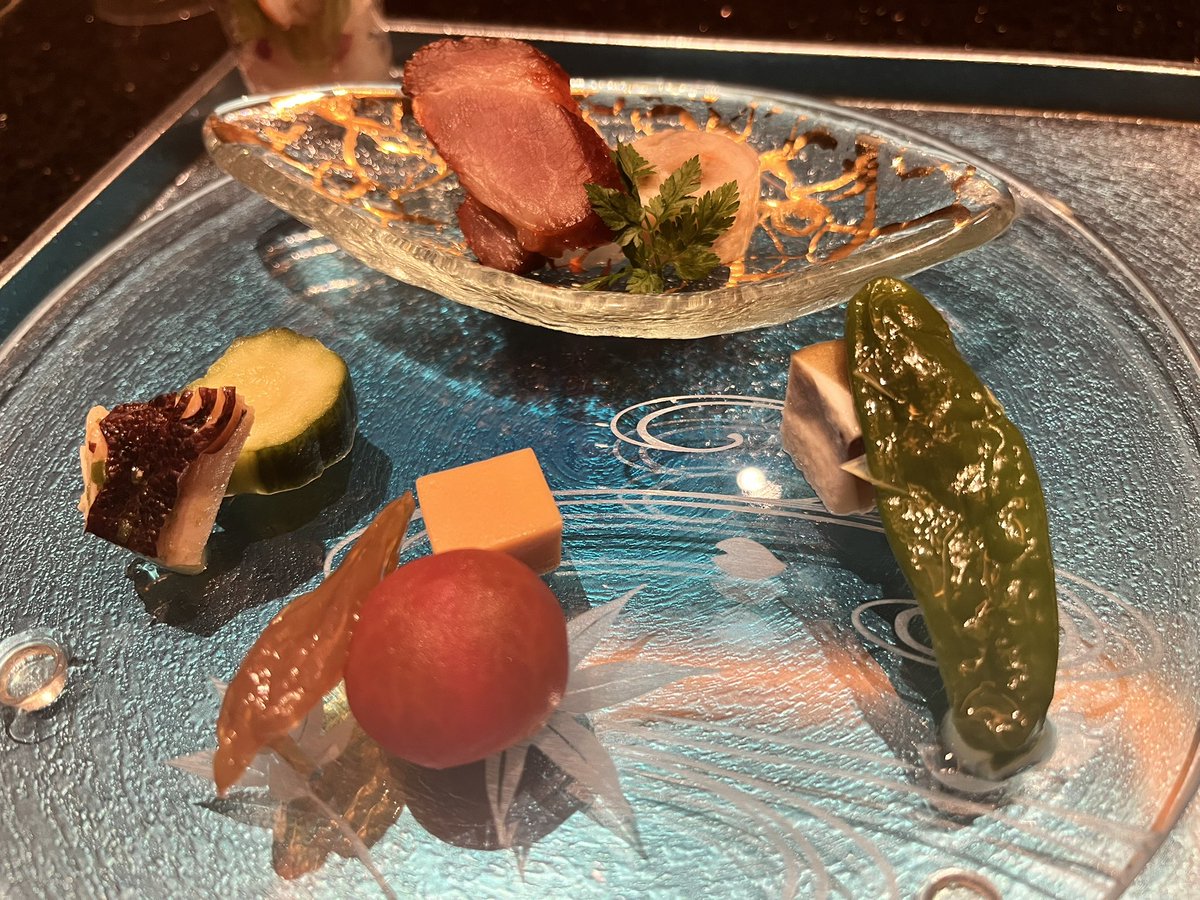 Nasu_Bom's tweet photo. 昨日食った中華、お洒落すぎて俺なんかが食うより展示した方が良いと思った https://t.co/CXivv0E54F