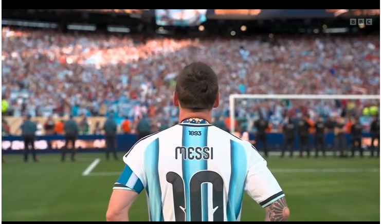 oskarfaces's tweet photo. Bu gecenin tek fotoğrafı  ❤️ Viva İspanya

#worldchampion İspanya #ESPvsARG Messi https://t.co/44if3fRsak