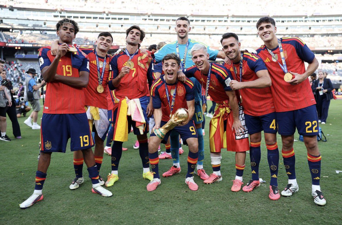 fernyy_'s tweet photo. Football heritage @FCBarcelona https://t.co/YL51hESdps