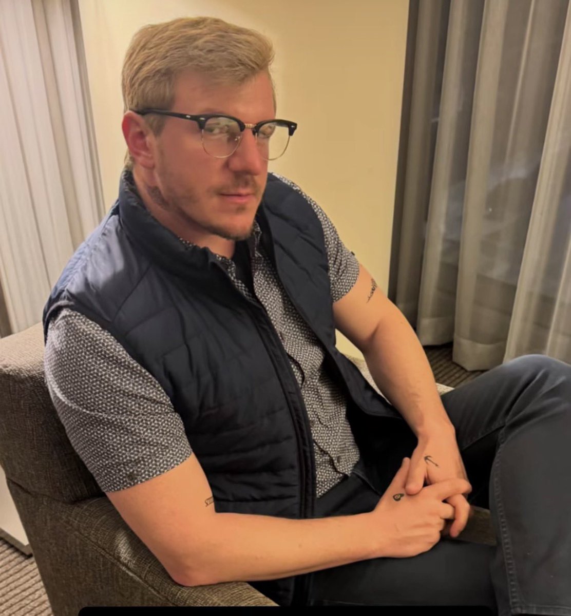 JamesOKeefeIII's tweet photo. “How do they not recognize you?”

In politics people talk at you, not to you.

When not “disguised,” DC people tell me how important they are, without letting me get a word in. Then they name drop. A lot.

If I’m in real name, I go Irish goodbye. If I’m under alias, I get a story https://t.co/8Uaypy1XwD