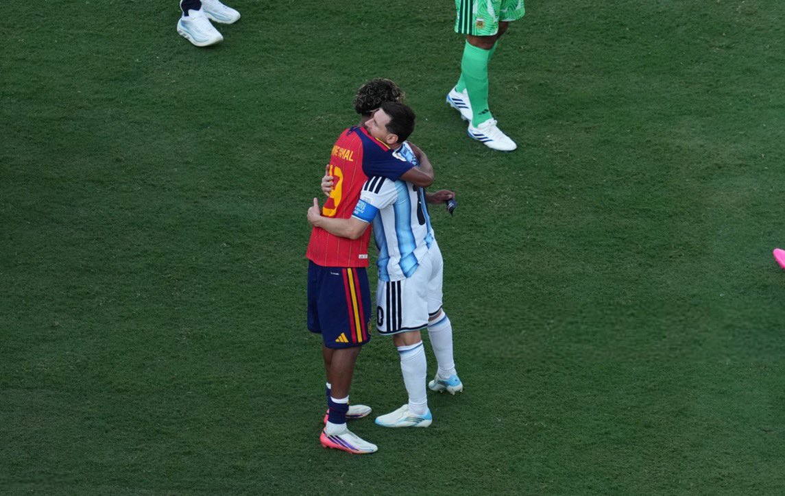 _lli18l's tweet photo. لامين يامال البرشلوني
خليفة ميسي من بعده ومستقبل الكورة القادم ❣️ https://t.co/BNxNYnbThK