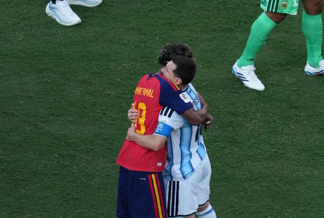 _lli18l's tweet photo. لامين يامال البرشلوني
خليفة ميسي من بعده ومستقبل الكورة القادم ❣️ https://t.co/BNxNYnbThK