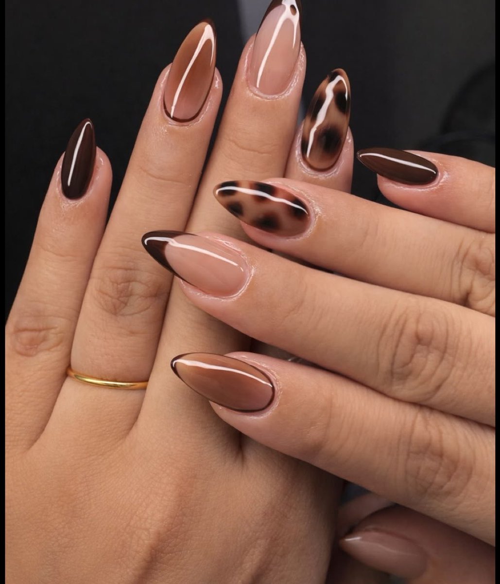 Remmiibby's tweet photo. What nail combo should I get🙈 #feetfetısh #selling #content #feet https://t.co/9cP3GCPVjg
